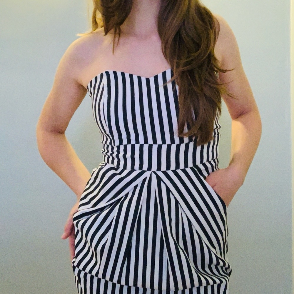 Tenki Strapless Dress